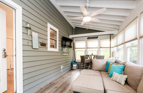 Union Pier Cottage | Lido Cottage - Gorgeous Union Pier Home, Private Hot Tub and Association Pool! 2