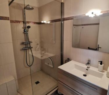 Cros-de-Cagnes Apartment | Lido, private apartment seaside, parking, swimming pool