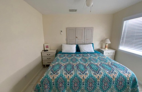 Sarasota Apartment | Lido Sunshine L, Steps to Lido Beach