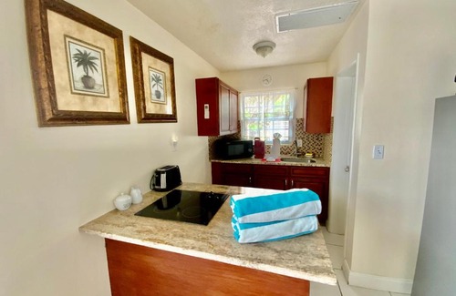Sarasota Apartment | Lido Sunshine L, Steps to Lido Beach