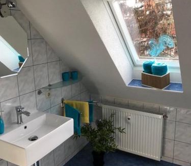 Zwenkau Apartment | Liebevoll eingerichtete Ferienwohnung im DG