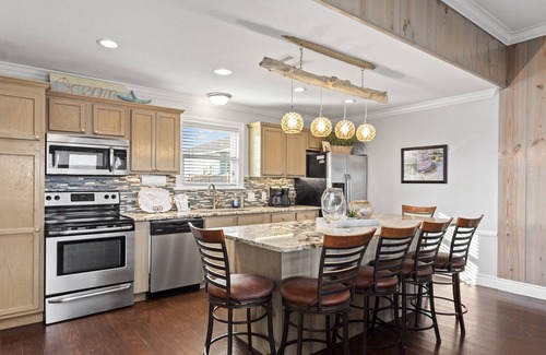 Crystal Beach House | Lieutenant Dan's Beachfront Escape: Pet Friendly