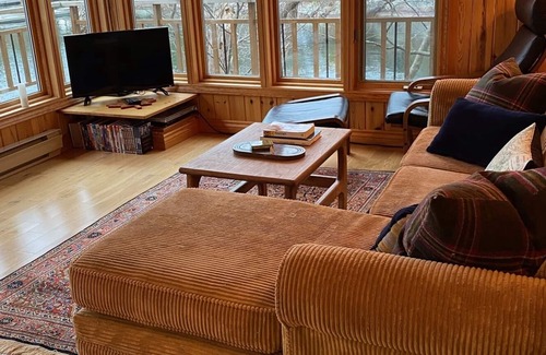 Honey Harbour Cottage | Life is better at the lake