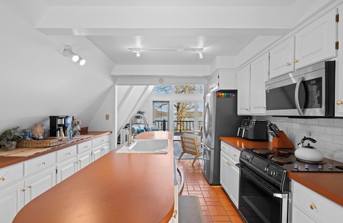Lost Bridge Village Cottage | Life is good at Cabin Allswell, Beaver Lake, Garfield, Lake view tranquility