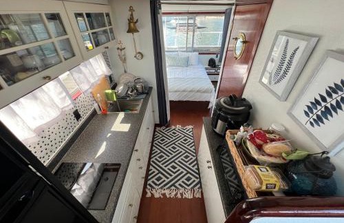 Inner Harbour Boat Rental | Life on the water