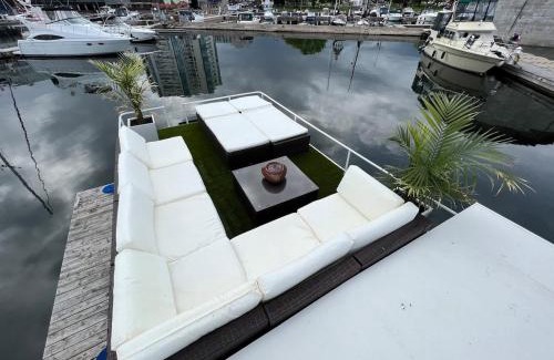 Inner Harbour Boat Rental | Life on the water