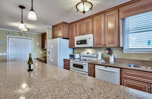 Laguna Beach Estates House | Life's a Beach! Beautiful Private Beachfront Home! Tons of Space! 2 Greatrooms!