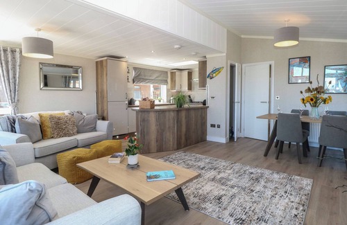 Bacton Cottage | LIFE'S A BEACH, pet friendly, country holiday cottage in Bacton