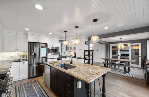 Maple Valley House | Life's Better on the Lake