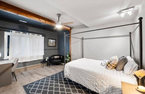 Maple Valley House | Life's Better on the Lake