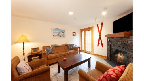 Taos Ski Valley House | Lift 1 Lookout - NEW PROPERTY - WiFi - Ski Locker - Mountain Views - Shops - Restaurants