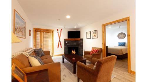 Taos Ski Valley House | Lift 1 Lookout - NEW PROPERTY - WiFi - Ski Locker - Mountain Views - Shops - Restaurants