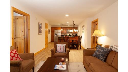 Taos Ski Valley House | Lift 1 Lookout - NEW PROPERTY - WiFi - Ski Locker - Mountain Views - Shops - Restaurants