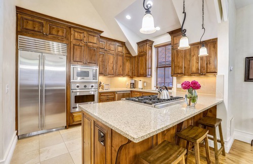 Telluride House | Lift 8 Lodge - Gondola District Townhome, EXCELLENT Location! Ski In/Out