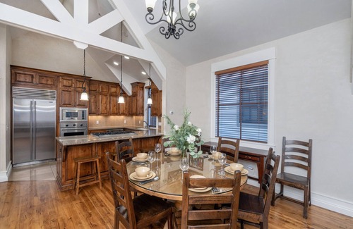 Telluride House | Lift 8 Lodge - Gondola District Townhome, EXCELLENT Location! Ski In/Out