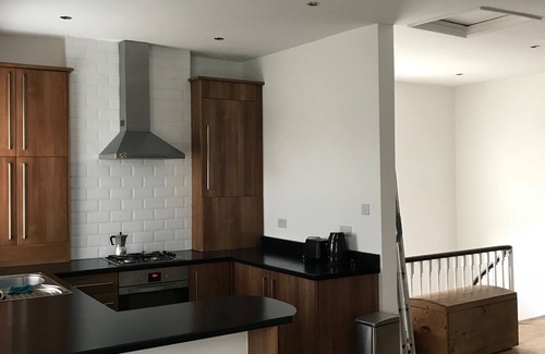 St Leonards-On-Sea Apartment | Light airy flat only 5mins from station, shops and sea