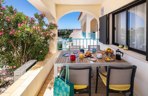 Carvoeiro Apartment | Light airy 2 Bed/2 Bath Luxury Apartment, 450M to Beach & Village. Pools