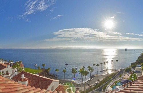 Avalon Villa | Light, Airy Luxury Hamilton Cove Villa La Casa Sirena w/Golf Cart - Great Value!