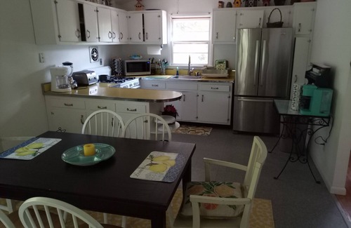 Southampton Apartment | Light, Airy, Wood-floors, 1 mile from Southampton Village, Pet Friendly, sleep 6