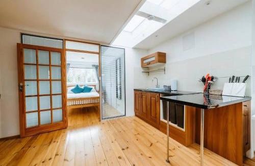 Newton St Loe Apartment | Light and airy with parking nearby