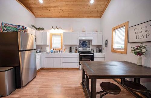 Smithville House | Light And Bright Cabin Close To Pates Ford Marina