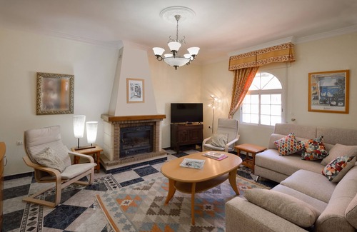 Benamargosa Villa | Light and bright Modern Mediterranean style detached villa in Los Romanes