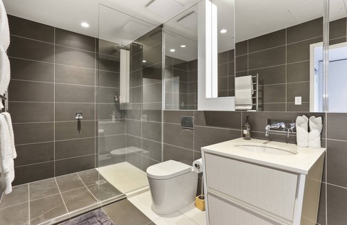 Auckland Central Business District Apartment | Light and Warm 1-Bedroom in Victoria Park