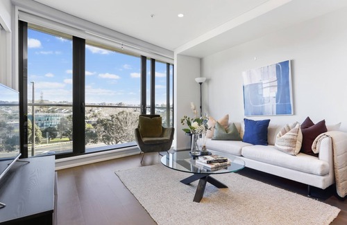 Auckland Central Business District Apartment | Light and Warm 1-Bedroom in Victoria Park