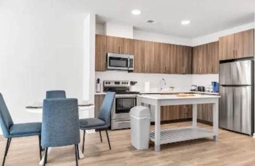 McLean Apartment | Light & Blue Elegance Cozy 2BR w Amenities, Tysons + Gym/Mall/Pool