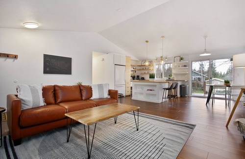 Bellingham House | Light & bright 3-bedroom family home on quiet culdesac close to lake and trails