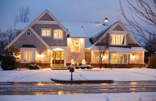 Norman House | Light-filled 6BR home near OU campus