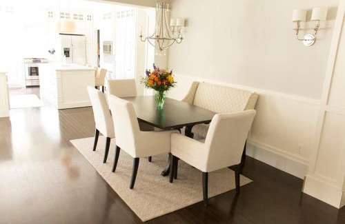 Norman House | Light-filled 6BR home near OU campus