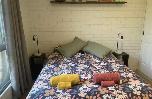 Forster Apartment | Light filled apartment near north one mile