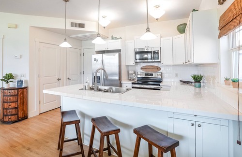 Princeville Condo | Light-filled condo with golf & mountain views, hot tub, outdoor pool & gym