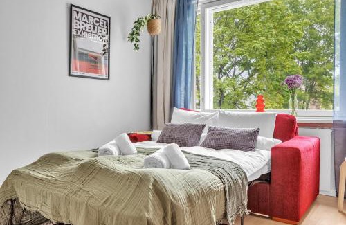 Punavuori Apartment | Light-Filled Gem Bathtub 200m tram bus Wi-Fi