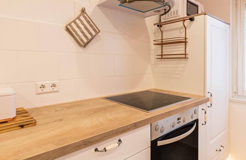 Radolfzell am Bodensee Apartment | Light-flooded holiday apartment "Haus Behr am See Nr. 2" with WiFi