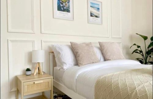 Poole Bed & Breakfast | Light house loft