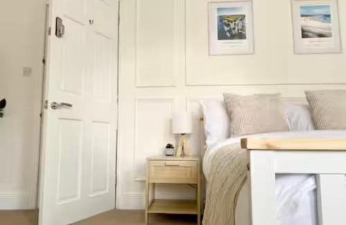 Poole Bed & Breakfast | Light house loft