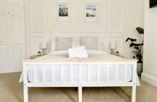 Poole Bed & Breakfast | Light house loft