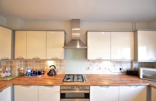 Worthing House | Light, modern townhouse with patio, a minute from beach; child- and pet-friendly