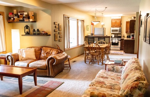 Prior Lake House | Light Spacious 2BD/1BA Private Destination Getaway