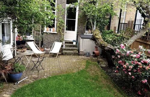 Cazenove House | Light & spacious two bed garden flat in Stoke Newington