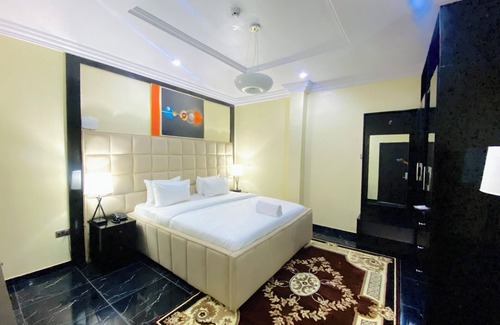 Ojodu Hotel | LIGHT SPRING HOTEL