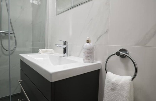West Brompton Apartment | Light Studio Flat in Chelsea