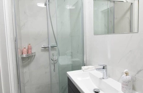 West Brompton Apartment | Light Studio Flat in Chelsea
