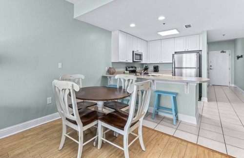 Gulf Shores Condo | Lighthouse 1207 - Premier Beach Front w Balcony - 2 King + Bunks - 3 pools