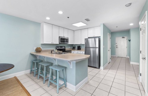 Gulf Shores Condo | Lighthouse 1207 - Premier Beach Front w Balcony - 2 King + Bunks - 3 pools
