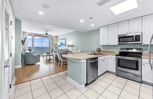Gulf Shores Condo | Lighthouse 1207 - Premier Beach Front w Balcony - 2 King + Bunks - 3 pools