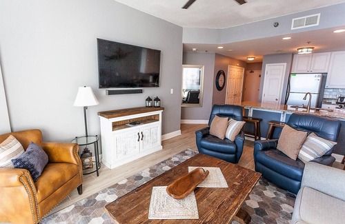 Gulf Shores Condo | Lighthouse 910 - Perfect Spot in the Middle of the Building