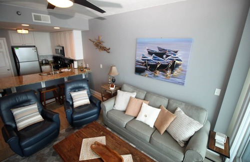 Gulf Shores Condo | Lighthouse 910 - Perfect Spot in the Middle of the Building